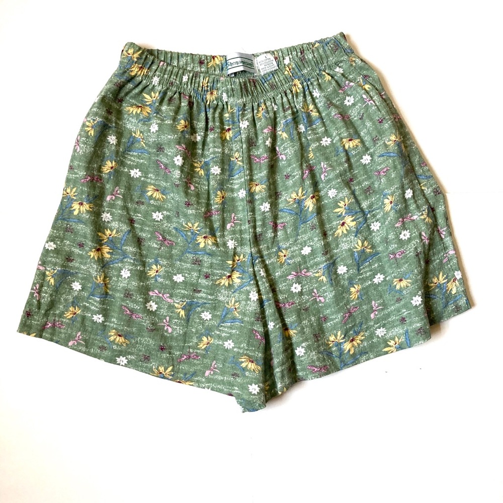 Vintage all over print high rise shorts size large women’s green floral print